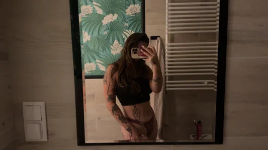 MilaHornyGirlPublic图片 6