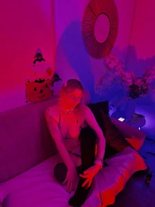 Evangelyne_rose A SEXY MATURE WOMAN Pic 2