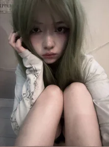 kok0mi Everything inside me is turning green Εικόνα 3