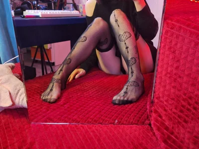 red and mirror de little_Elika  3 photos