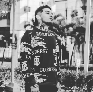 EvanVelvet Public slika 5