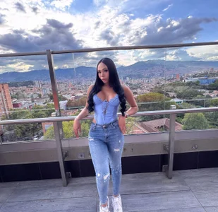 Nicole_Paradise Are You Enjoying The View? ❤️‍🔥 Billede