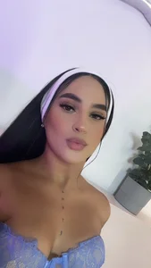 Emily_luve NEW Can you help me get to 500 likes? รูป  2