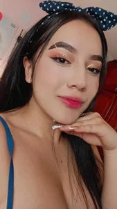 Let's play... Do you want to see my boobs bounce in your face? 😘 de AmyTorres_  3 Imagens