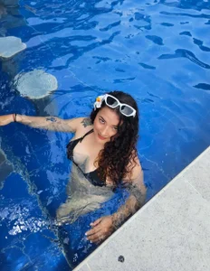 eva_rosse69 Enjoying a great pool day 💦🥽 사진 7