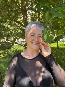 Sandra_Snowflake I am in harmony with nature, I feel warmth and peace🌿😊🌞  4টি ছবি