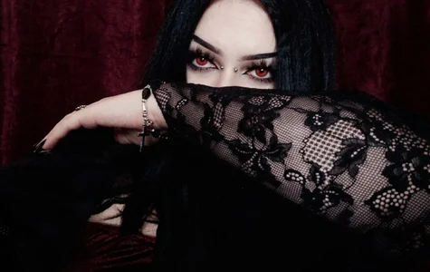 ElizabethVamp Public Pic 4