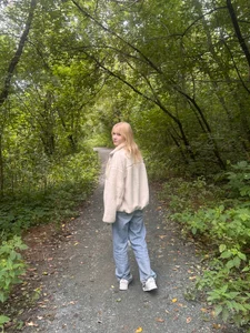 KoriMelon 🍉🌲Kori outdoors in a new outfit - {count, plural, one {תמונה אחת} two {שתי תמונות} many {# תמונות} other {# תמונות}}