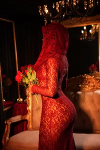 Marilyn_Mulata Elegant Vampire Mari 🧛🏻‍♀️🖤🔥 Fotka 2