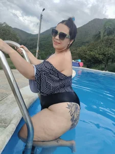 Isabella_cherry69Pool Day图片 5