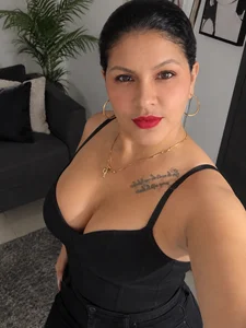 Yess_Cum Public Immagine  2
