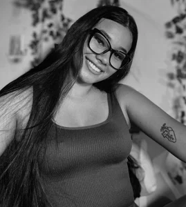 Miss Glasses 👀🩷 de liaa_swan  5 Imagens