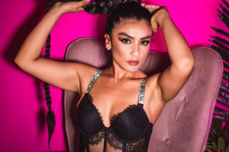 Holly_Brensonexx_ I can be your healthy addiction Foto 6