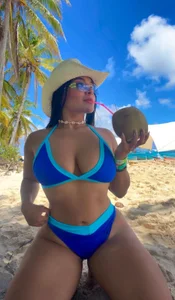 alissongreey BREEZE, SEA AND SAND 👅 Foto 2