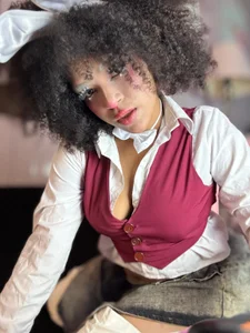 Serena_siren A Bunny in Nightmare Land. 🥀🎩 Foto 5