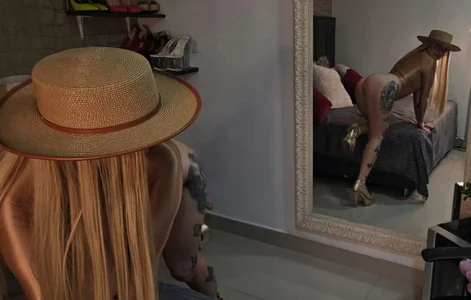 CandieGilson__のBeautiful ladyの 2枚の写真