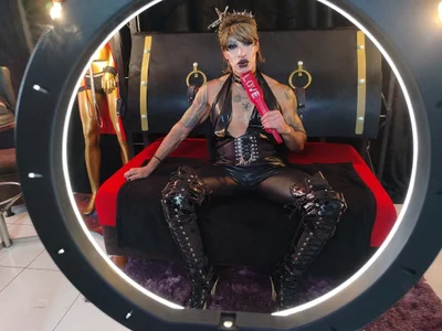 WE ´VE GOT A SECRET de LILITH_MUSCLE_HELL  3 Imagens