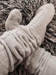 Aleya_Black my gray socks Bilde 2