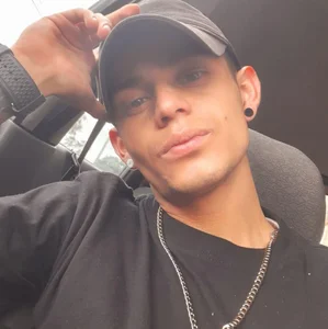 Bonny_and_carrot Public Pic 7