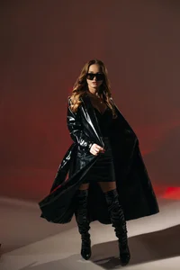 OliviaBrian Latex style Immagine  2