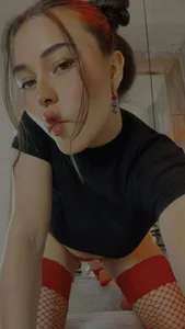 HannaCollins_ You would like to see what I have under this let your imagination fly and let it know 🥵🔥🔥 圖片 4