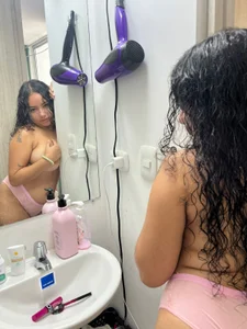 CurlyGirl_1 Wanna take a shower with me? Bilde