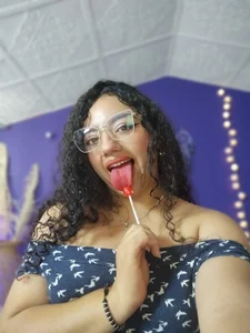 emiily_curly Emi Pic 5