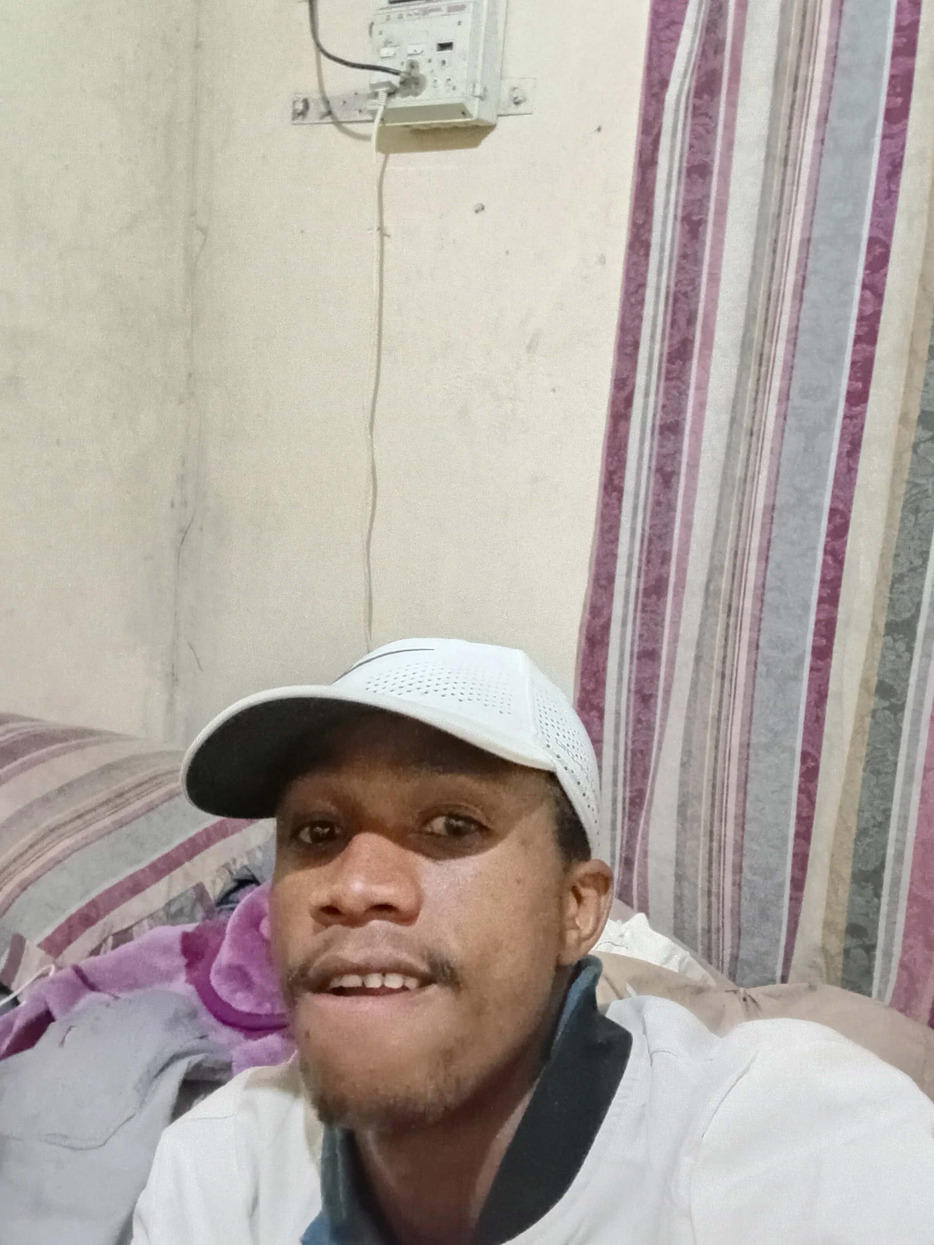 SharmudaBondPublic Bild