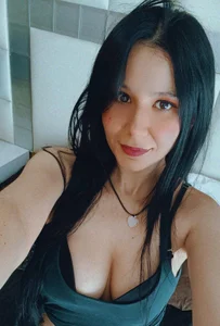 LissaThompsomのBebeの 2枚の写真