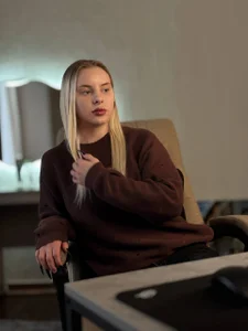 AnikaSeelig Public Pic 4