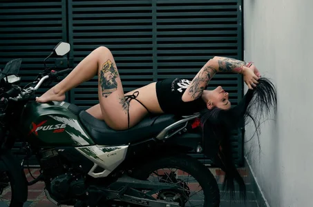 Amarae_ Public Foto 8