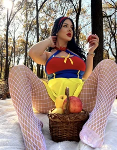 KenyaCruzAre you the wolf? 🪵图片