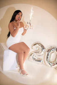 BritanyBrown_のits my birthday 🩷の枚の写真