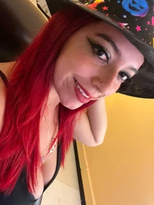 Your sweet little witch is ready for you🎃💋 de Blair_red_  Imagens