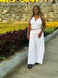 Christie_Wilde I like to share my fun with you Pic 2