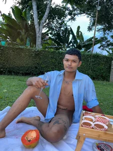 AndrewKenoxx_ Our Valentine’s Date 🍷🍷 Foto