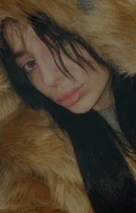 MishellKinsPublic Bild 3