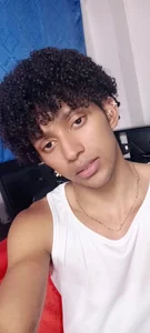 Isaac_walls white or black Pic 3