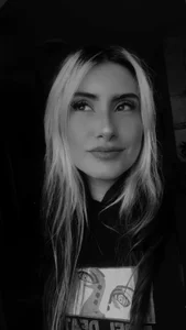 aliceinflames: Public ( фото)