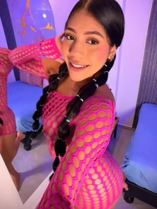 sarahyesica SEXY TEEN LATINA🔥 Pic 3
