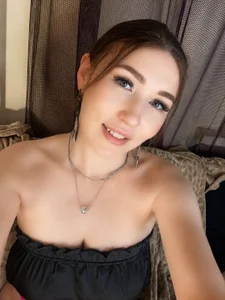 Milana_Loveeの=)の 4枚の写真