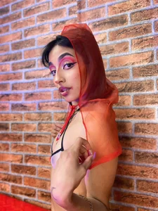 LunaiXMoon_ sexy Little Red Riding Hood 🔥  2 снимка