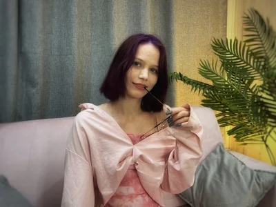 AliceJohansone cute Alice games Pic