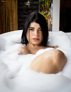 nurbanu_hatem Bubble bath Foto 5