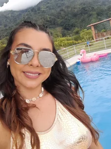 Alysson_parker sun, water y me 👙 Bilde 4