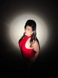 CandaseRussell Passion red. Pic 6