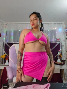 alexa-cooper-の“Connect with me and let's make this day special 💕”の枚の写真