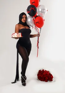 nashiira_ MY BIRTHDAY IS SOON, SHOULD WE CELEBRATE IT TOGETHER? 🍫🧁 Foto 5