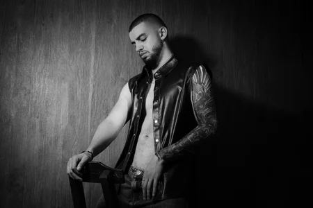 Michael_magno Between Shadows and Passion 사진