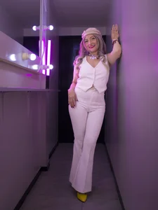 samantha_mature_ flirtatious and mischievous Pic 3